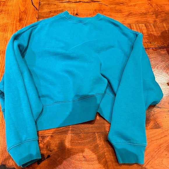 Nike cropped sweatshirt - Picture 2 of 4